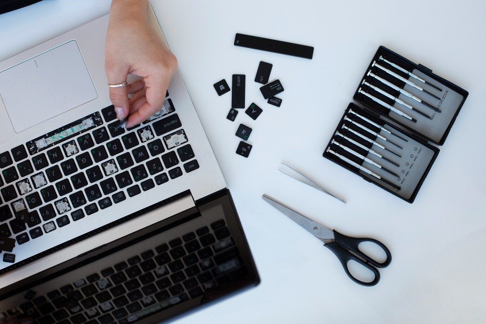 Troca de peças de notebook em Goiânia — teclado, touchpad, cooler e flat cable
